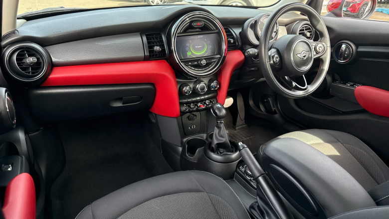 MINI Hatchback 1.5 Cooper 5dr Auto Petrol Hatchback